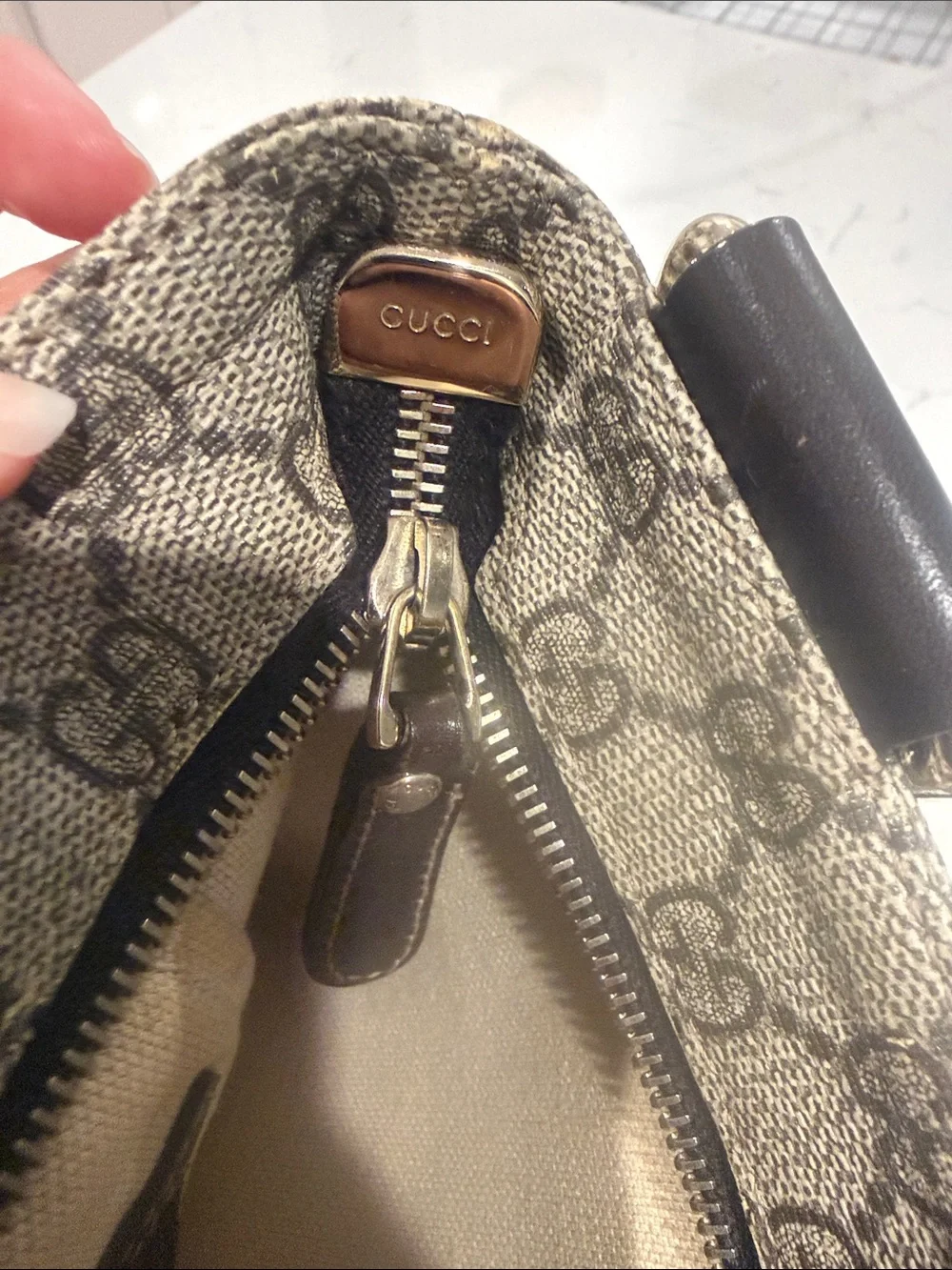Gucci messenger crafted